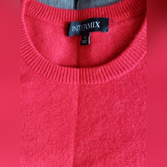 INTERMIX Bold Red Crew Neck Cashmere Sweater NWOT - Picture 2 of 4